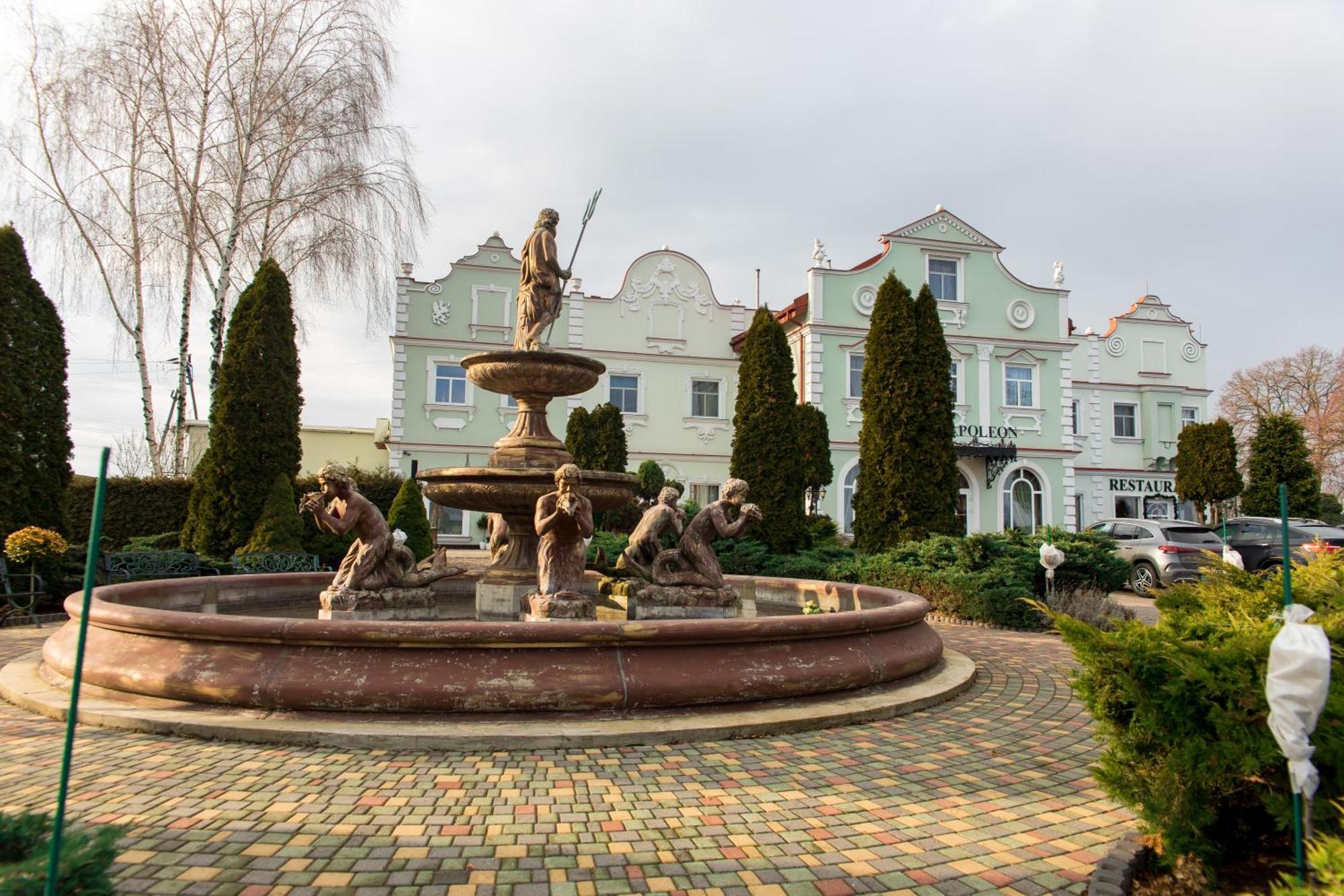 Hotel Napoleon Wroblew  Luaran gambar
