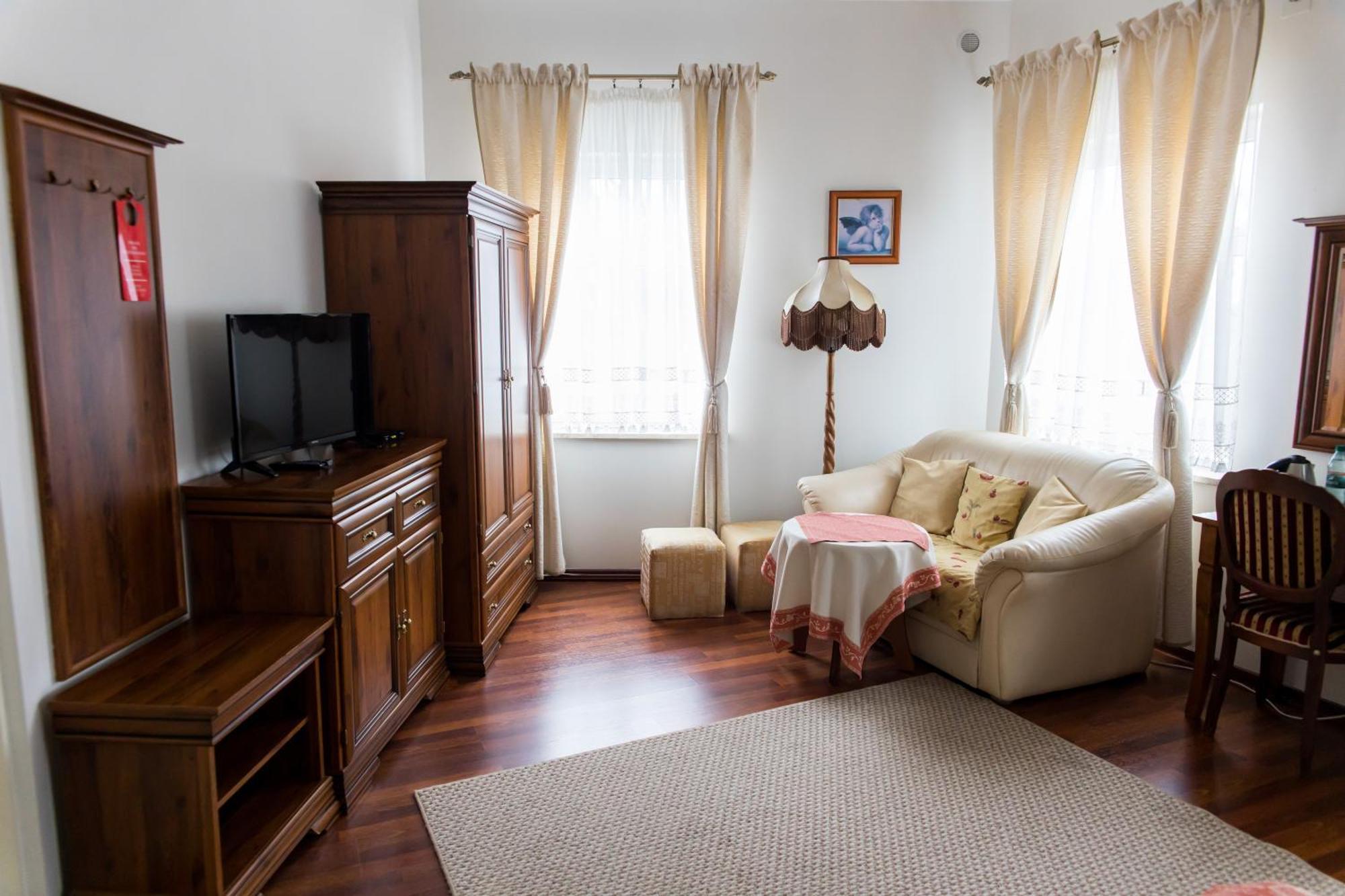Hotel Napoleon Wroblew  Luaran gambar
